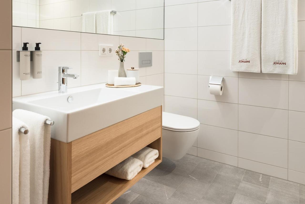 Hotel Johann Лаутерах Экстерьер фото