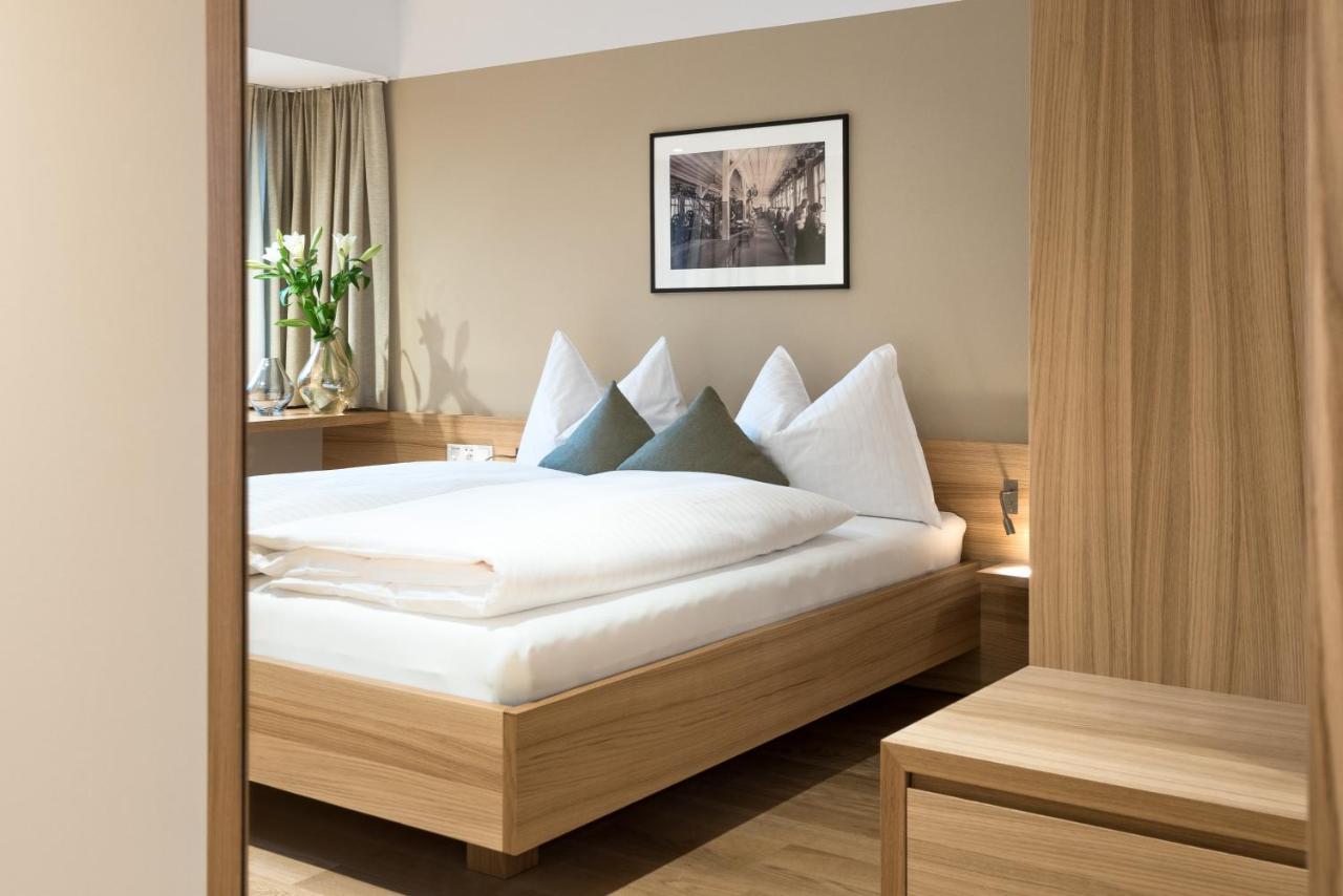 Hotel Johann Лаутерах Экстерьер фото